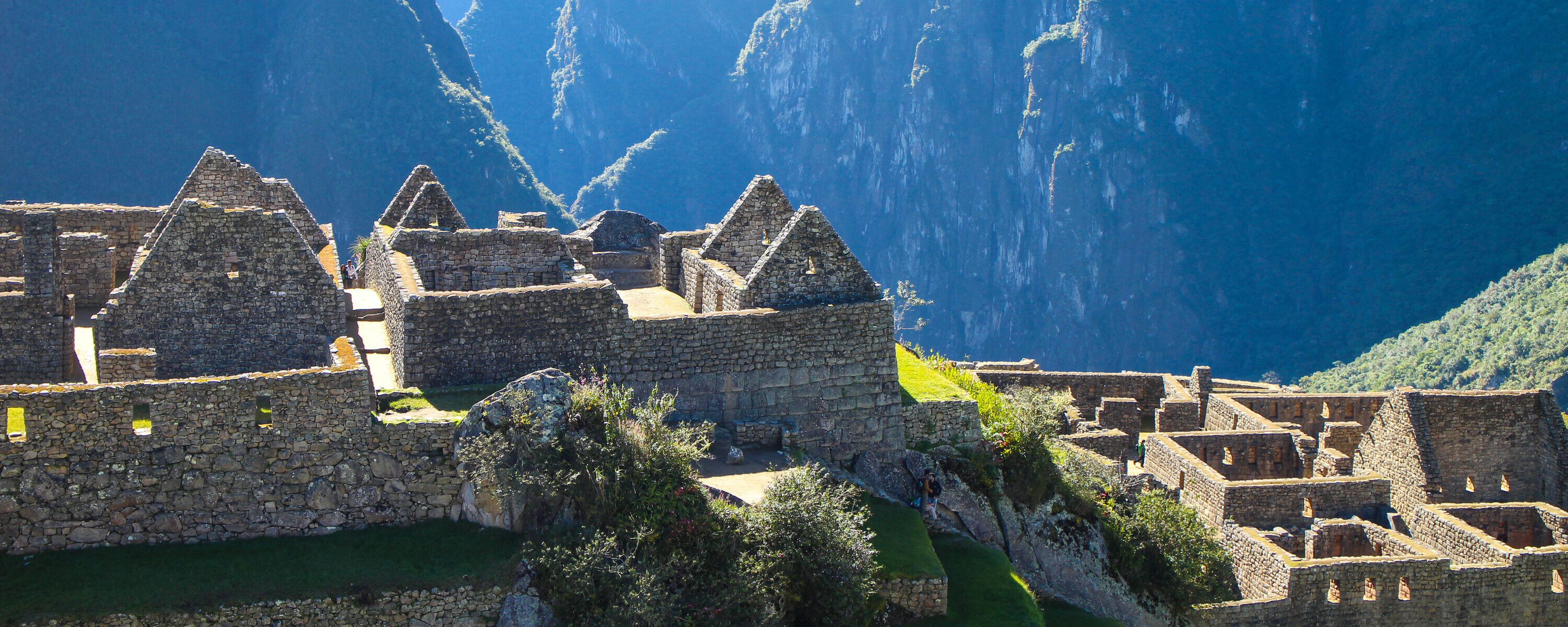Machu Picchu er en imponerende og velbevart ruinby som ligger høyt oppe i Andesfjellene i Peru.